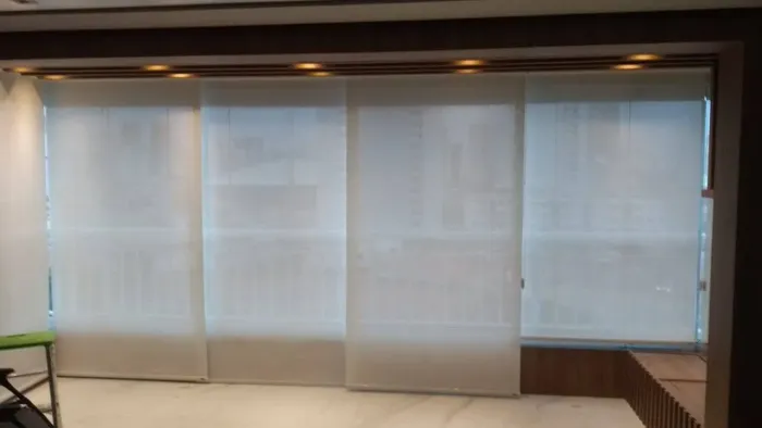 Persianas brancas para sala