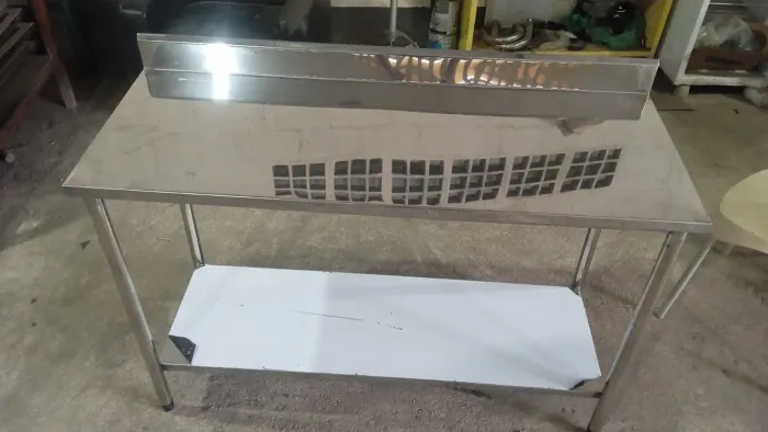 Mesa de aço inox com prateleira 136x53