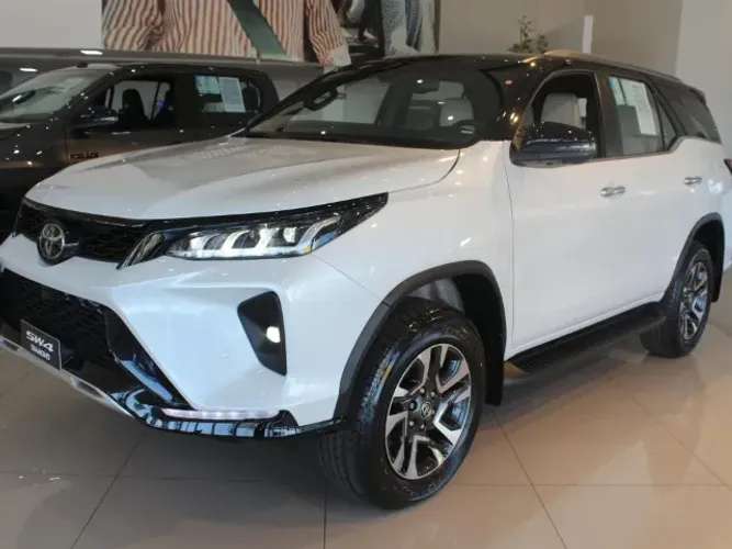 Toyota Hilux SW4 Diamond 2.8 TB 4X4 Die. Aut. 2025