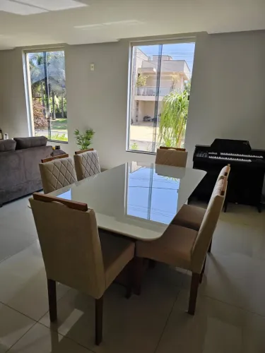 Mesa de Jantar madeira Elegante com Tampo Branco laca e Cadeiras
