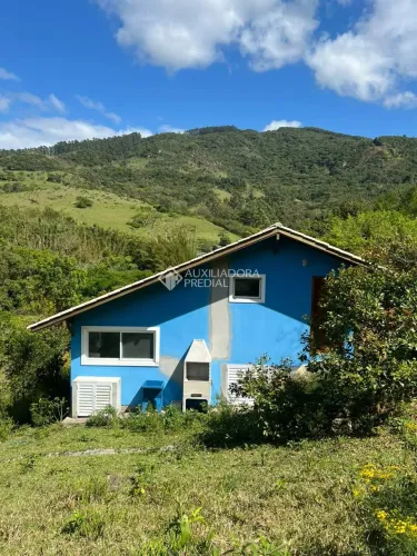 Casa semi nova com vista para a lagoa, mezanino e amplo terreno - Imaruí/SC