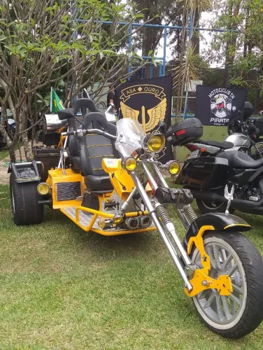 Vende-se TRICICLO