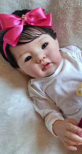 Linda bebê reborn realista menina 