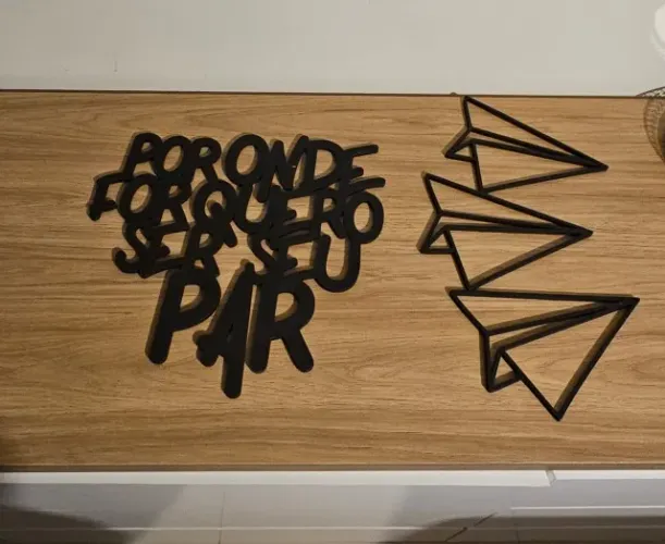 Decoração para parede - Avião e frase "POR ONDE EU FOR QUERO SER SEU PAR"
