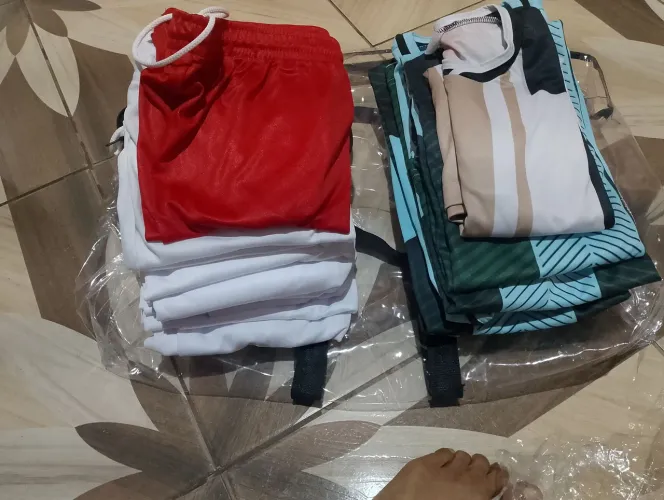 Camisa de futebol novas completas 11 camisas e 11 chortes valor 350  só chama 