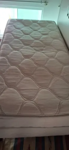 Vendo colchão de solteiro semi novo
