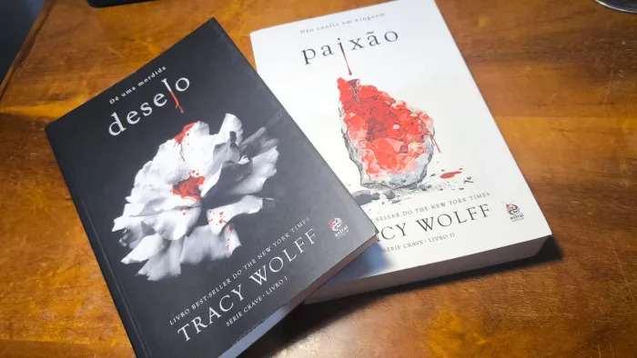 Desejo + Paixão - Tracy Wolff (Crave #1 e #2) - Excelente Estado<br>