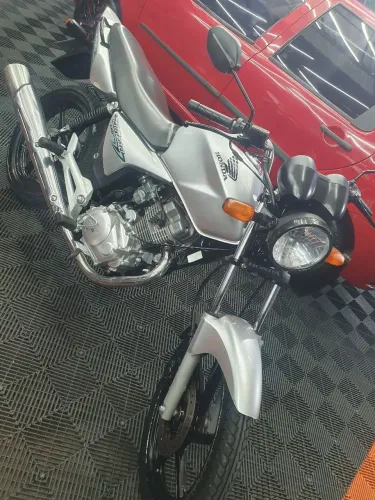 Vendo Titan 150,completinha de fábrica .