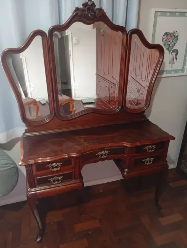 Penteadeira de madeira