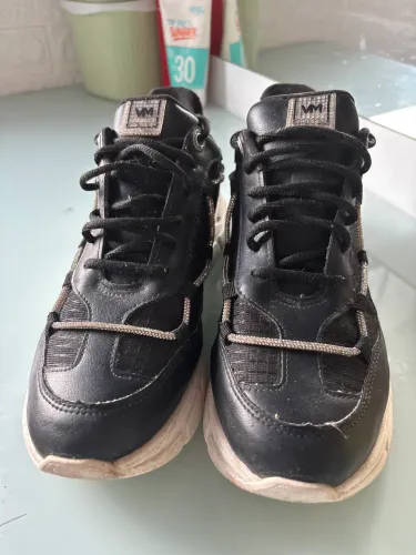 Tênis estiloso  feminino 