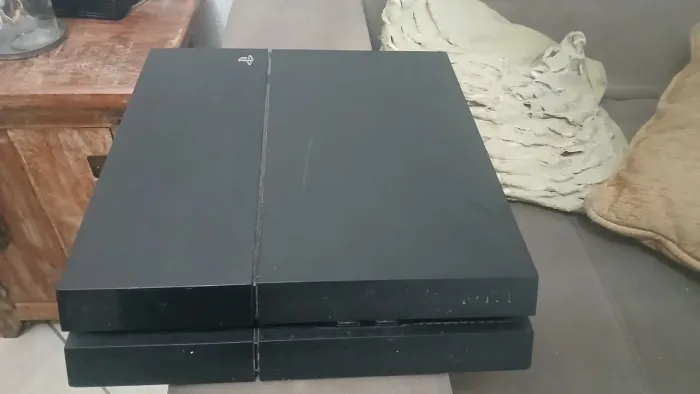 Ps4 far 500 gb acompanha gta 5 batman arkham e uma manete