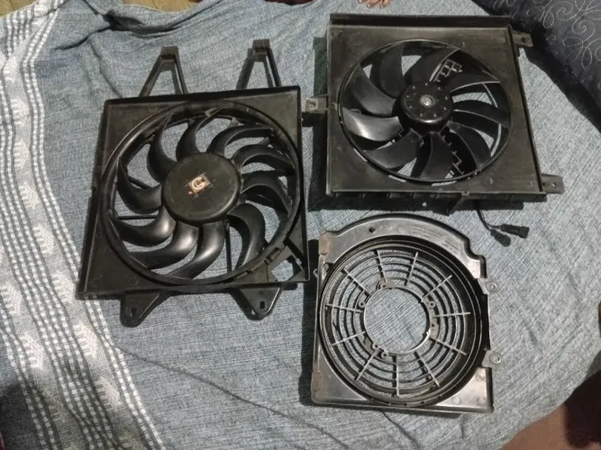 Ventiladores 2 montado 1 sendo palio/mobi/fiat e 1 do kwid e 1grade condensador do corsa