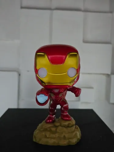 Funko Pop! Avengers Iron Man #380 (Lights Up!)