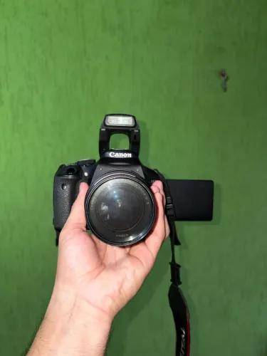 Canon T3i 600D + 18-55mm + Bolsa + Acessórios
