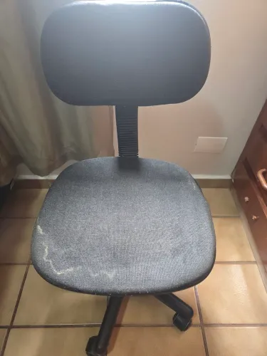 Cadeira de escritório usada