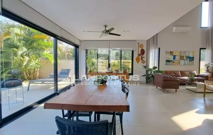 Casa Sobrado com 380m² 3 quartos para locação no Condomínio Reserva Santa Luisa, Bonfim Pa