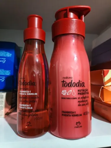 1 Body Splash + 1 hidratante Natura Tododia Framboesa e Pimenta Vermelha 