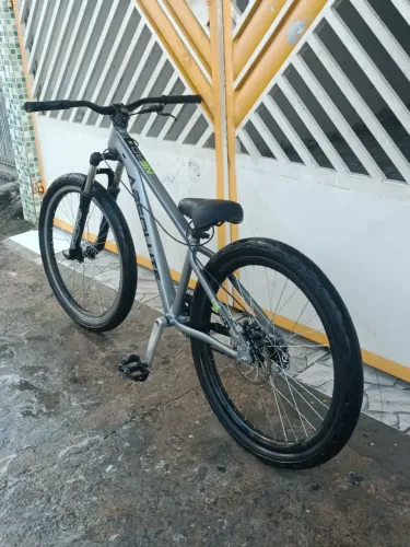 Bicicleta absolute Nero 5 cinza, Tam 13.8, freio hidráulico mt200