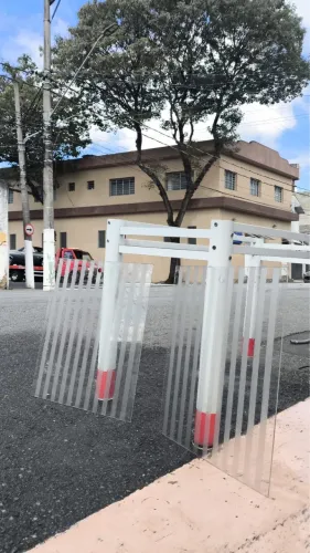 Duas peças de vidro temperado 