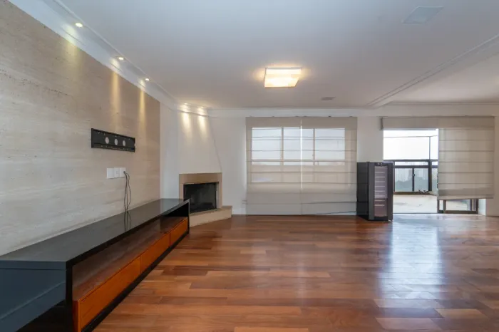 Duplex para venda em Vila Suzana com 4 quartos, sendo 4 suítes, 267m²