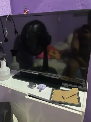 Vendo essa televisão da marca da Samsung