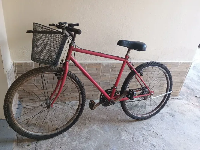 Vendo Bicicleta Aro 26 adulto em excelente estado de uso.