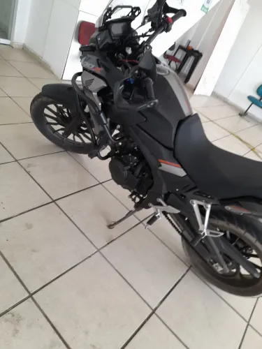 Vendo troco cb 500x 2022 emplacada até 07/2027 leia o anúncio