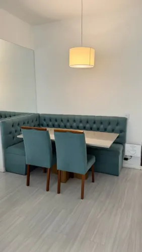Canto alemão completo com mesa e cadeiras em ótimo estado
