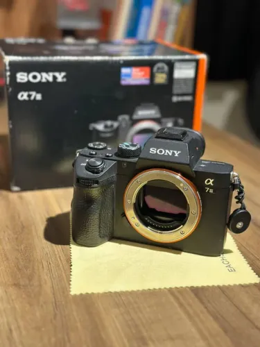 VENDO KIT SONY A7 III + LENTE 28-75MM TAMRON
