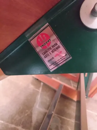 Prancheta para Desenho e Arte Regulagem de Altura e Inclinação  c/ Régua Paralela Marca: