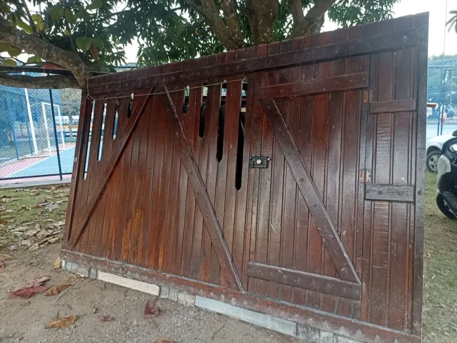 Portão de garagem de madeira Angeli em excelente estado de 3,16 X2,09