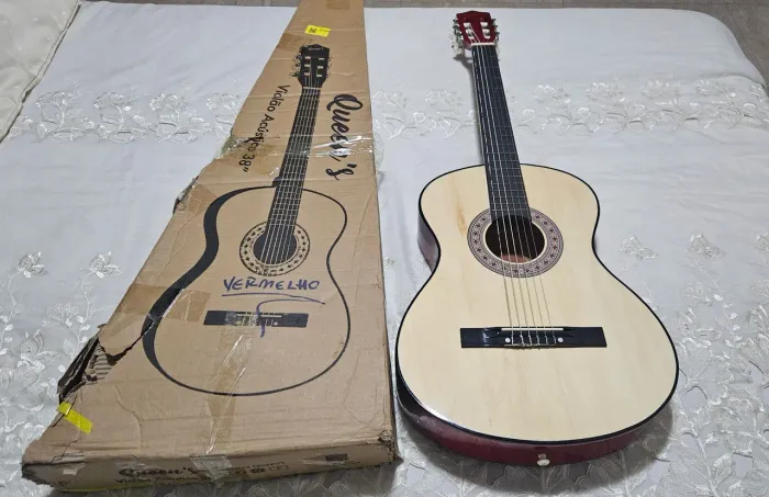 Violão Queens em perfeito estado