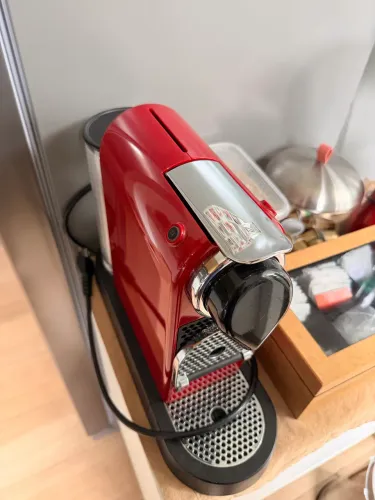 Cafeteira Nespresso CitiZ Vermelho Cereja para Café Espresso - C113-BR