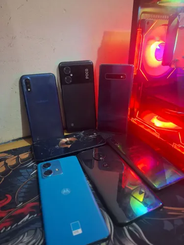 Lote de cellulares quebrados ou marcas de uso
