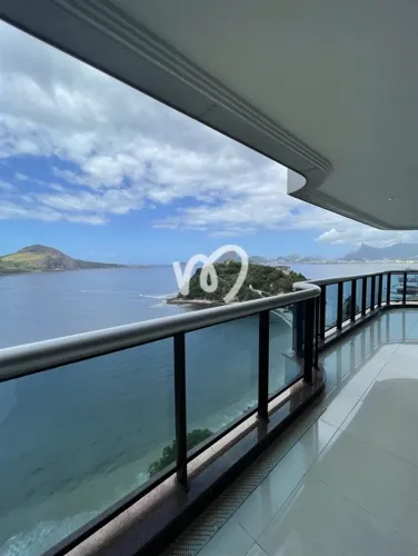 Espetacular apartamento em ANDAR ALTO, Ilha da Boa Viagem debruçado no oceano em prédio lu