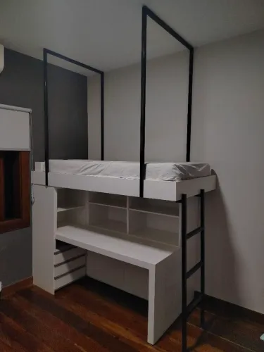 Cama Loft com Escrivaninha e Armário Planejado 
