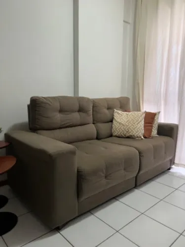Sofá 3 lugares com 3 almofadas