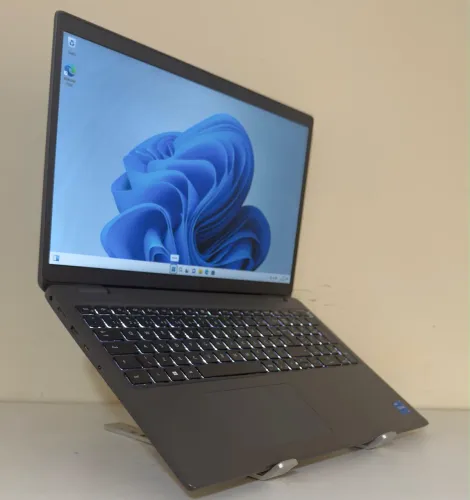 Notebook Dell latitude 3440 i5-12° Gen 16gb RAM SSD NVMe M² 256GB placa de vídeo iris xe