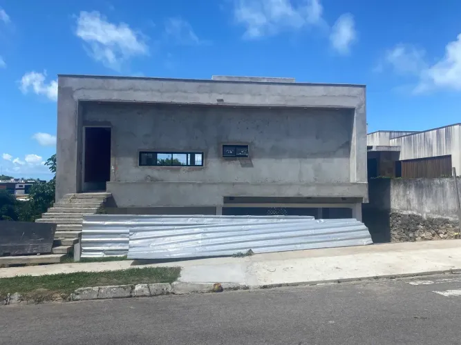 Vendo Linda casa em Construção com 3 pavimentos no Condomínio Atlantis! Tratar com Jackson