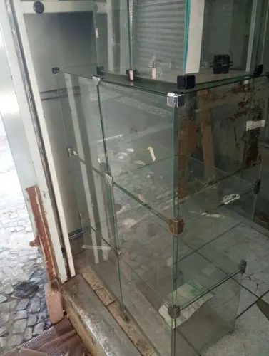 VITRINES