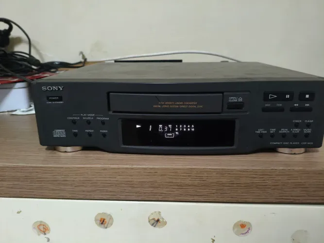 CD PLAYER SONY CDP M33