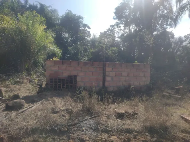 Lote com construção