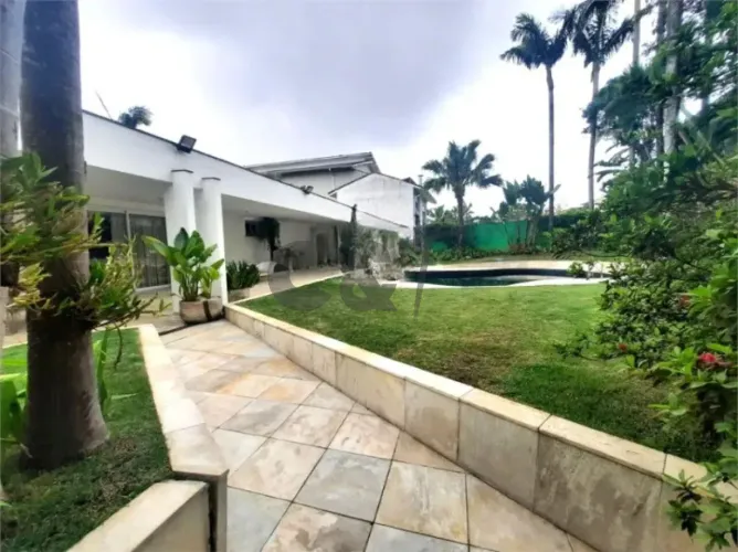 Casa Térrea com 4 Dormitórios (2 Suítes) para Alugar no Jardim dos Estados - São Paulo/SP