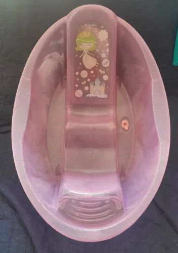 Banheira infantil ergonômica seminova Plasútil 24 litros seminova