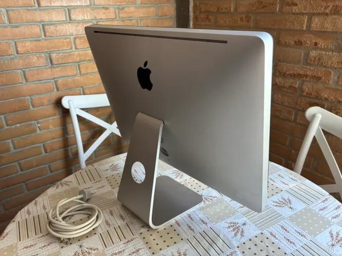 iMac Apple 2010 21.5 Polegadas SSD 256,12 RAM,AMD Radeom Pro (Leia a Descrição)