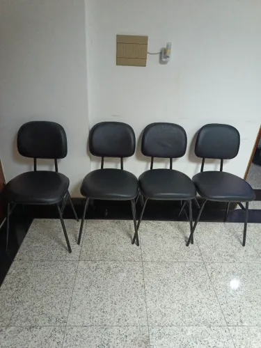 Cadeiras Secretaria fixa em courino preta