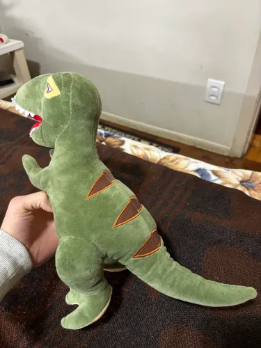 Dinossauro de pelúcia novo