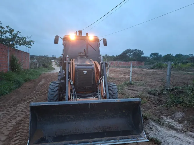 Retroescavadeira pra aluguel em Alagoinhas.