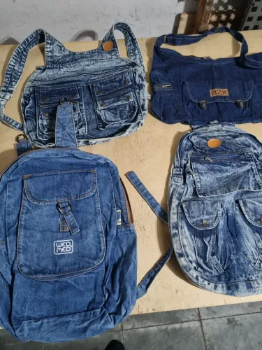 Mochilas novas de Jeans.