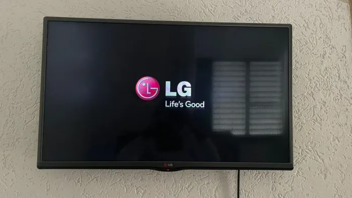 TV LG 32 polegadas (NÃO ACOMPANHA CONTROLE)